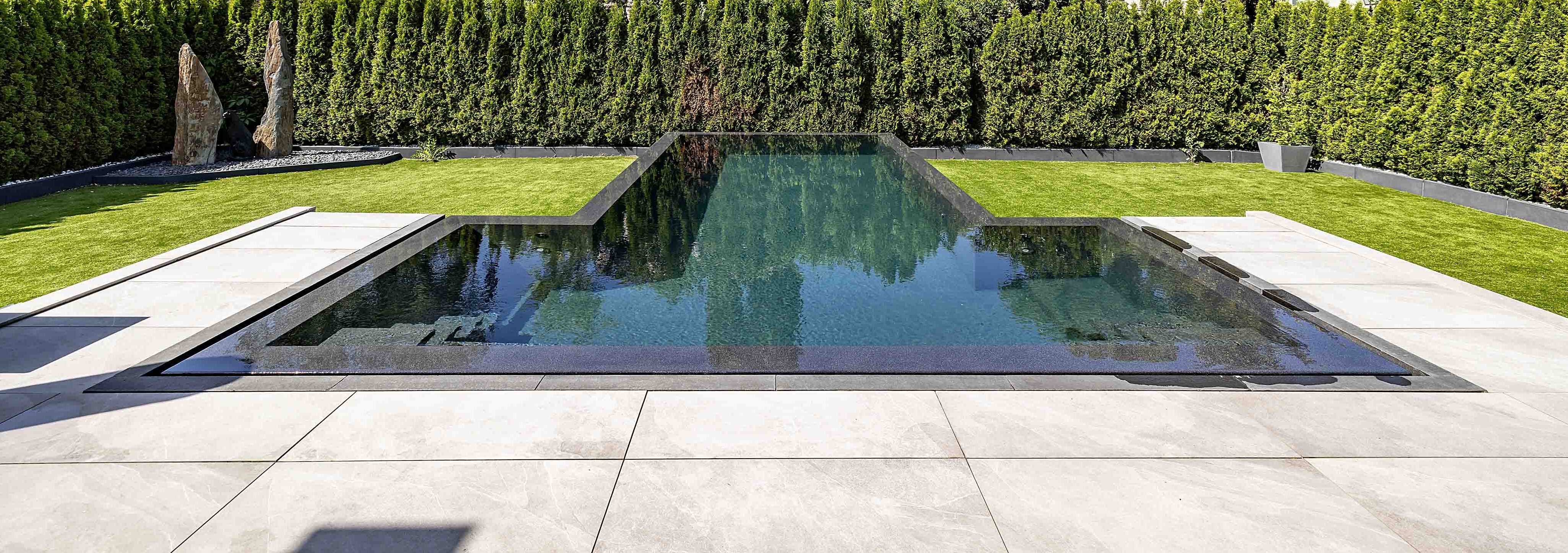 Beheizbarer Infinity-Pool der Villa Regent